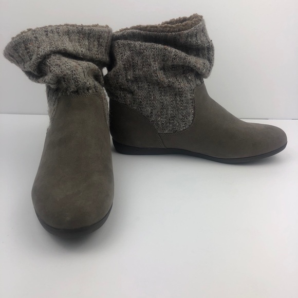 Booties. Super Cute. New without Box. Size 7 1/2. - Picture 2 of 6